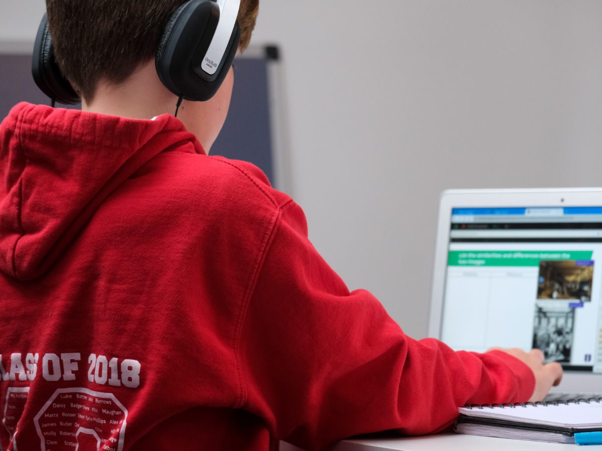 Overstappen op digitale leermiddelen? Vier tips voor docenten